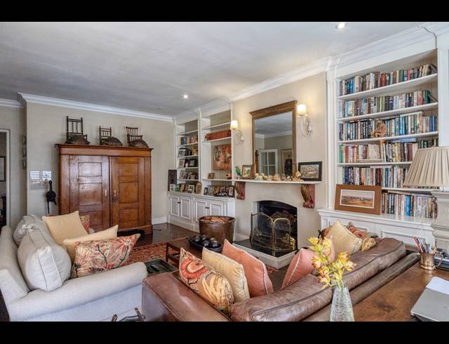5 BEDROOM FREEHOLD FOR SALE IN CHARTWELL